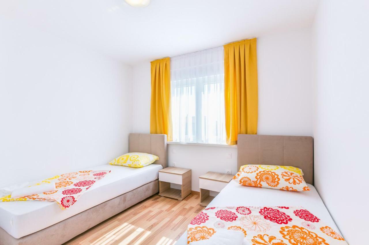 Dragan K3 Hotel Медулин Екстериор снимка